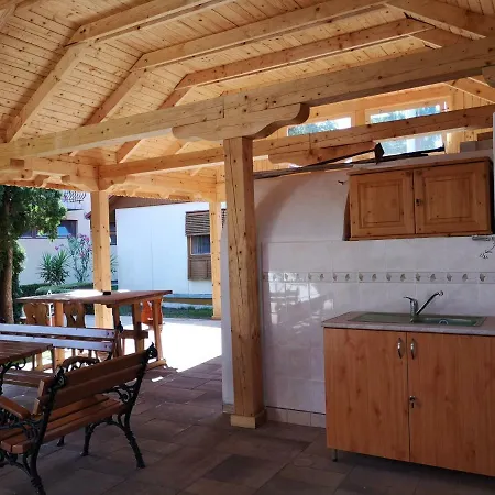 Julia Panzio Bed & Breakfast Hajduszoboszlo